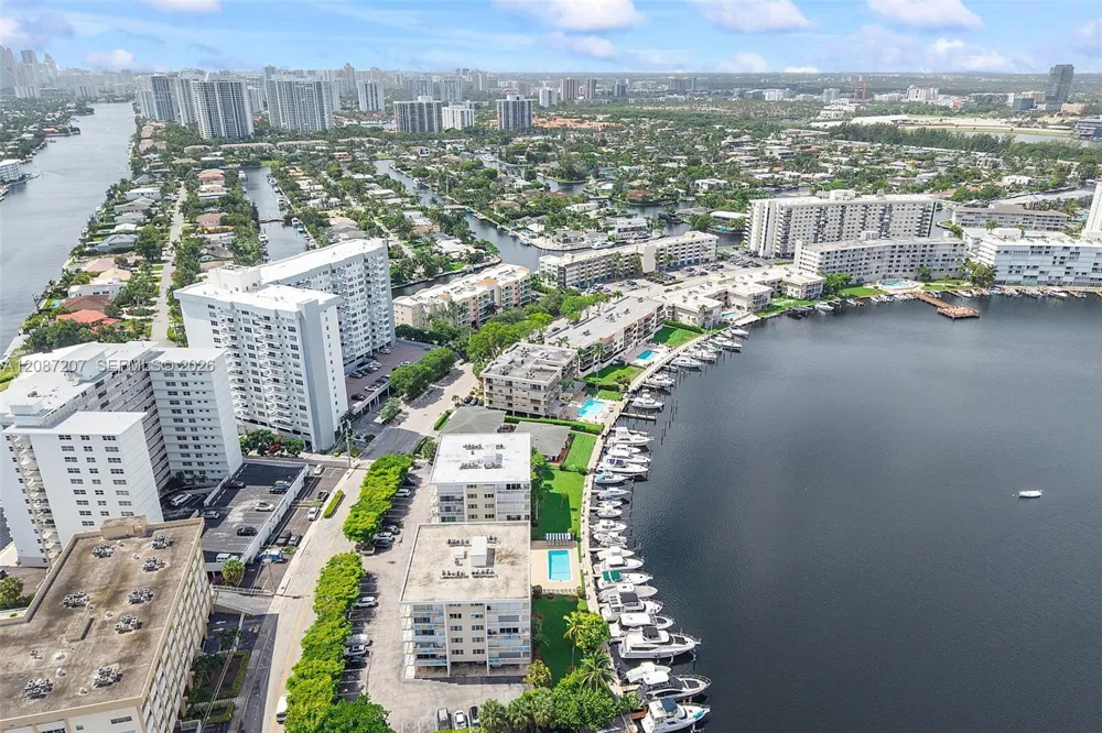 126 Golden Isles Dr #34A Hallandale Beach, FL 33009