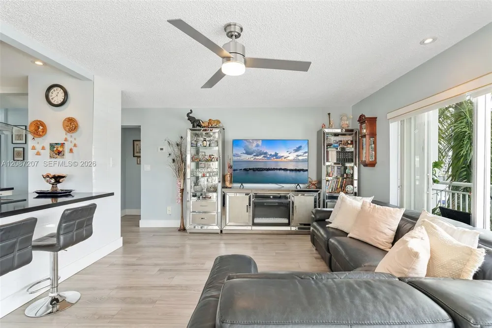 126 Golden Isles Dr #34A Hallandale Beach, FL 33009