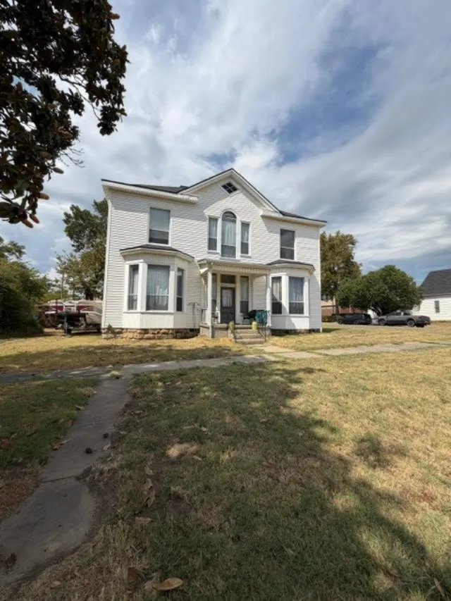 224 Oak Street Holdenville, OK 74848
