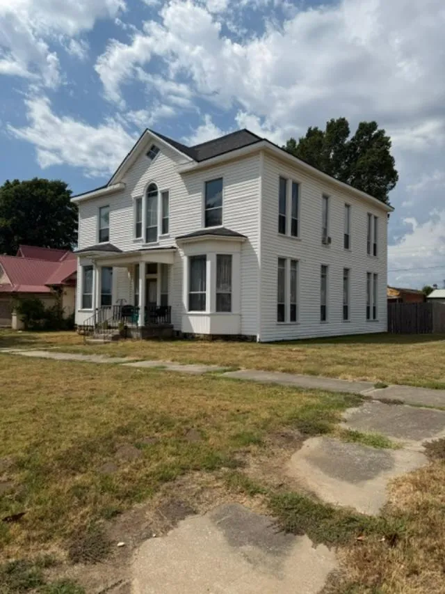 224 Oak Street Holdenville, OK 74848