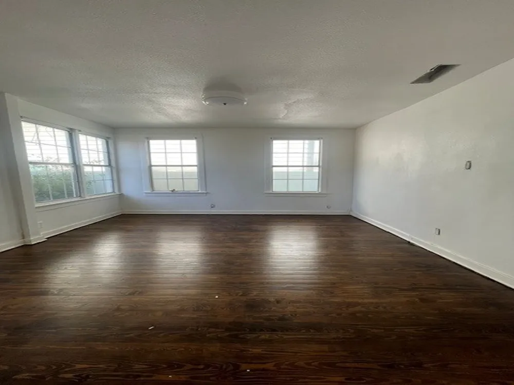 422 S Glasgow Drive Dallas, TX 75223