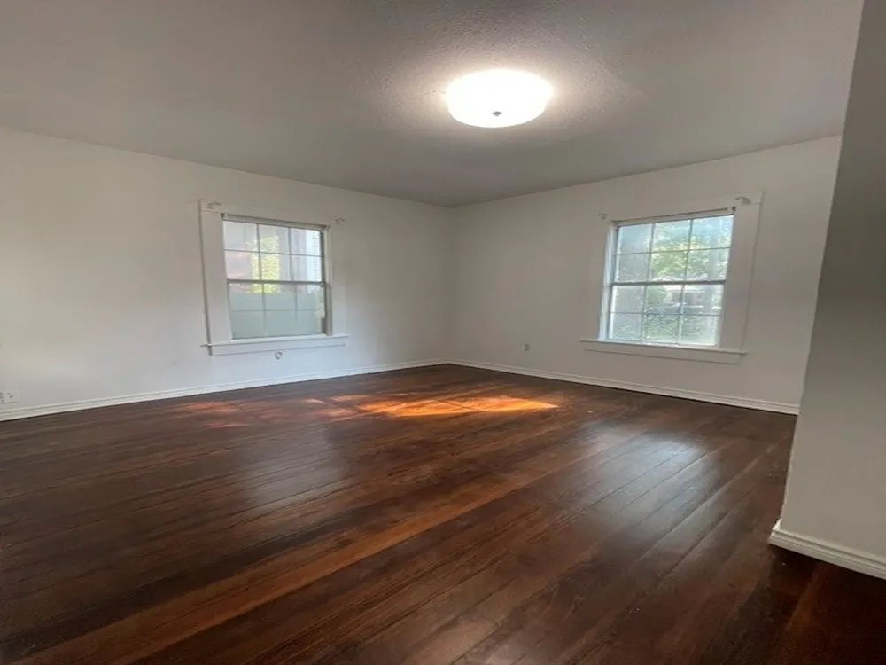 422 S Glasgow Drive Dallas, TX 75223