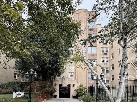 19 Lyons Ave #612 Unit 612