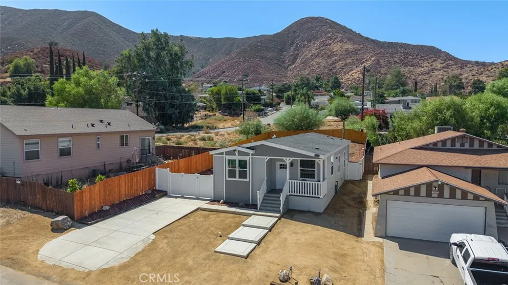 33239 Adelfa Lake Elsinore, CA 92530