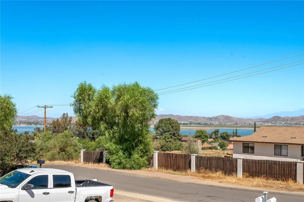 33239 Adelfa Lake Elsinore, CA 92530