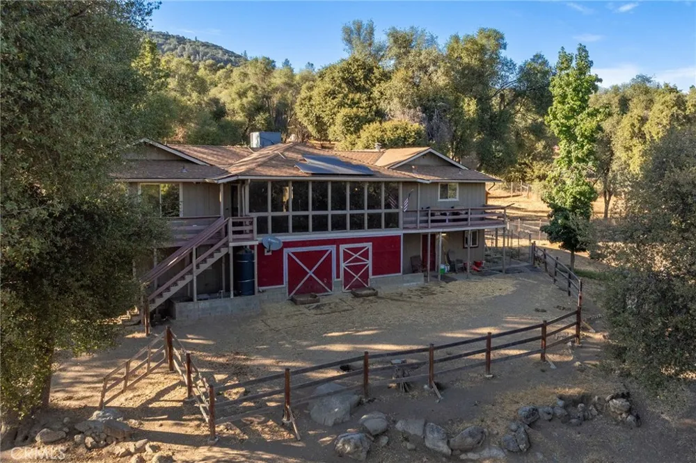 58208 Road 601 Ahwahnee, CA 93601