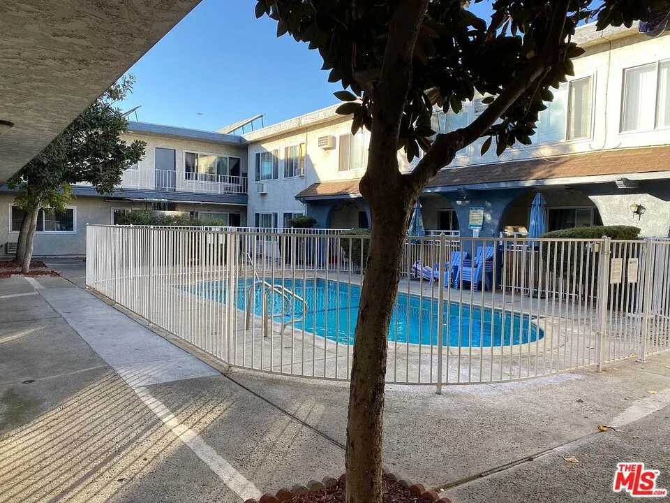 16141 Vanowen Street #3 Los Angeles, CA 91406