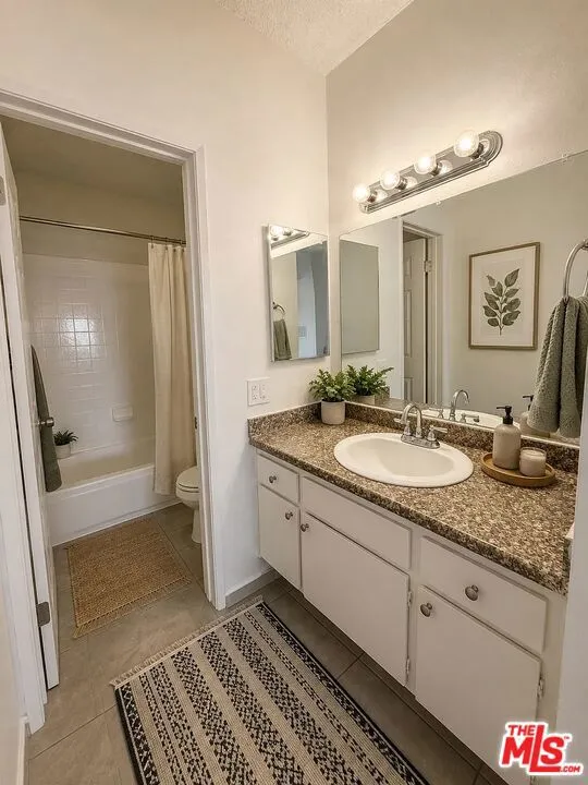 16141 Vanowen Street #3 Los Angeles, CA 91406
