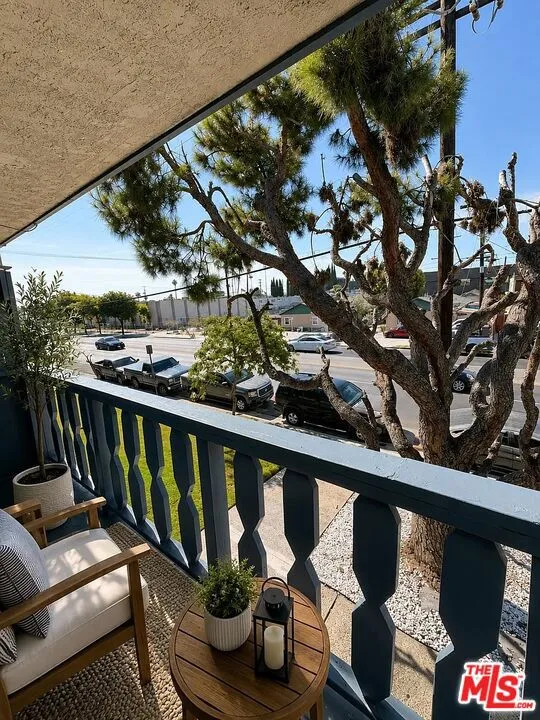 16141 Vanowen Street #3 Los Angeles, CA 91406