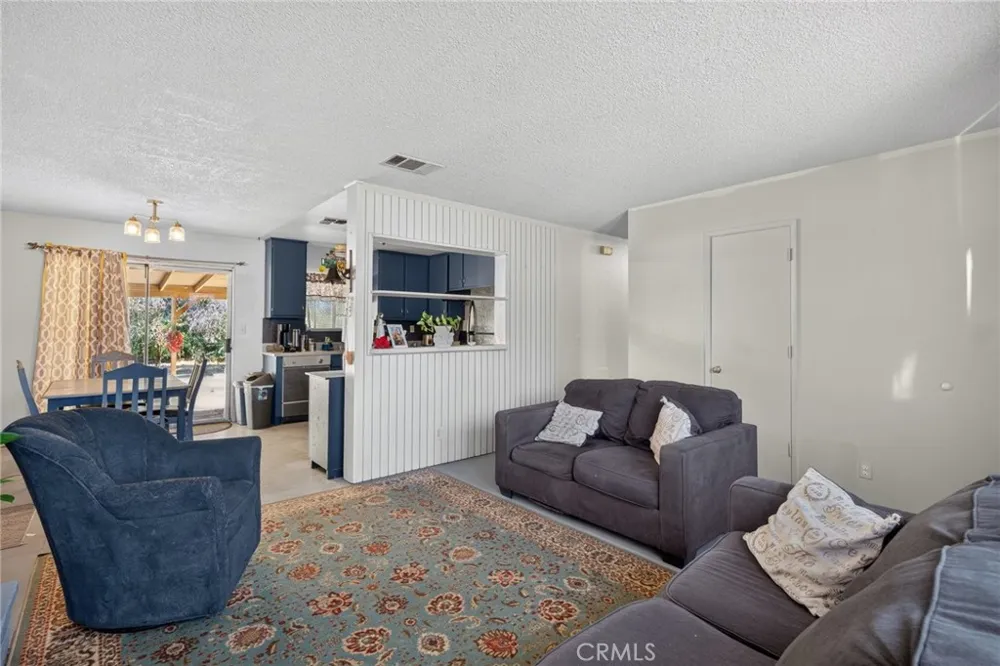 10821 E Avenue R14 Littlerock, CA 93543