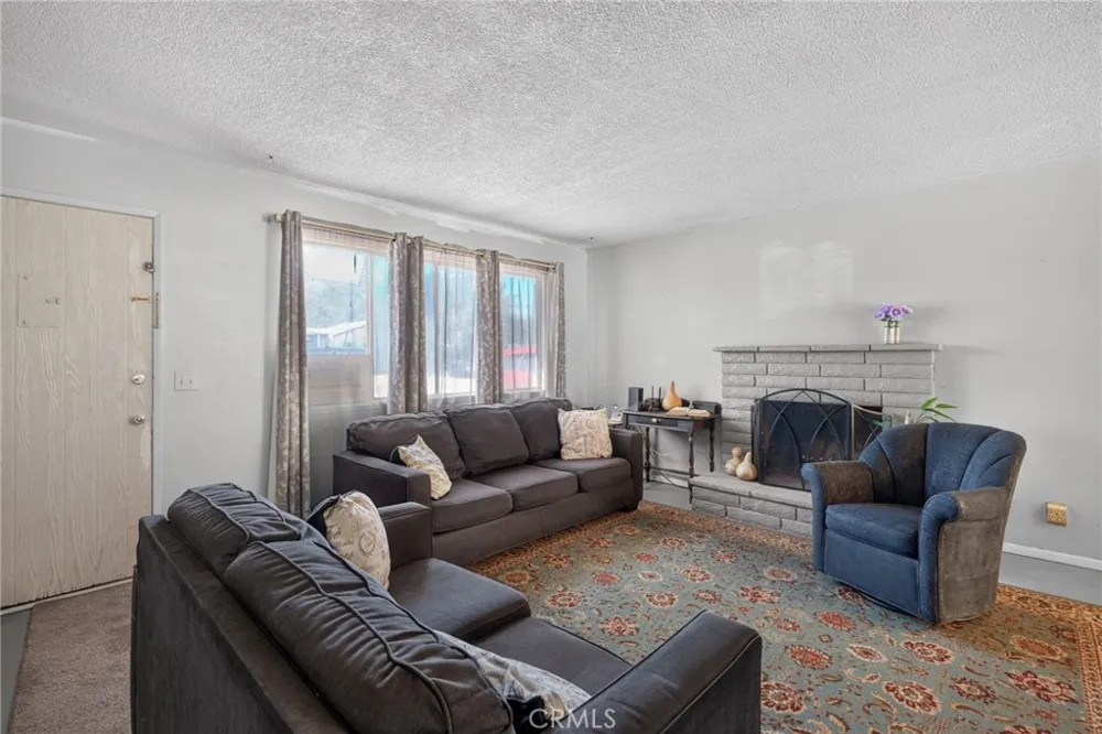 10821 E Avenue R14 Littlerock, CA 93543