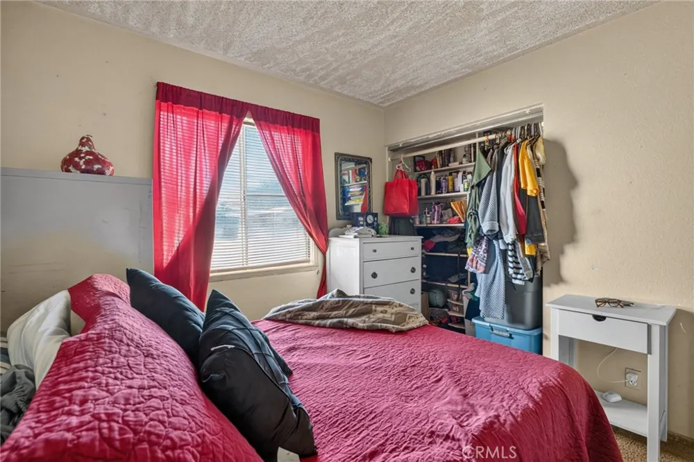 10821 E Avenue R14 Littlerock, CA 93543