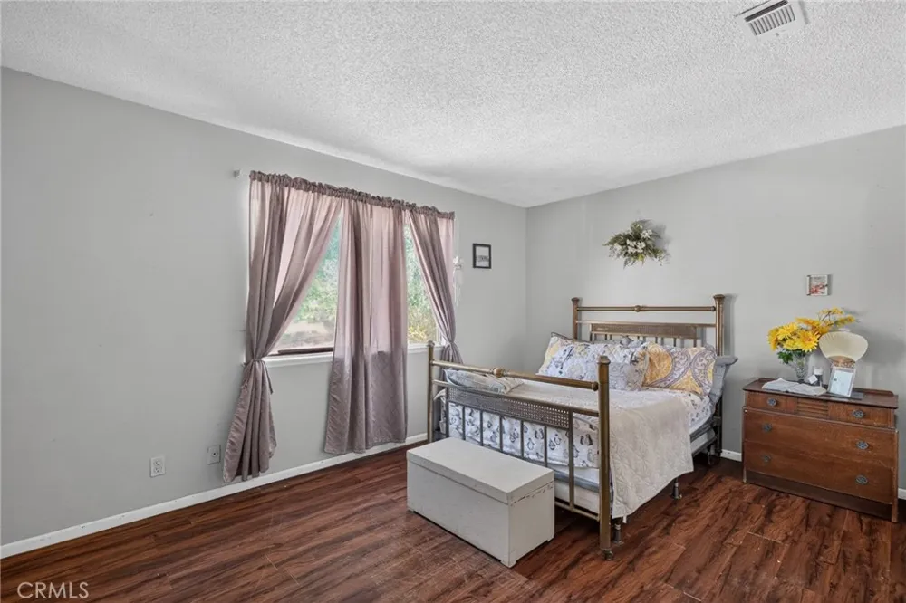 10821 E Avenue R14 Littlerock, CA 93543