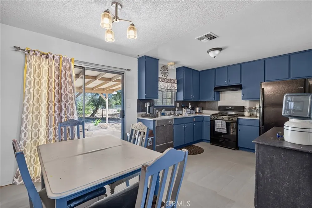 10821 E Avenue R14 Littlerock, CA 93543