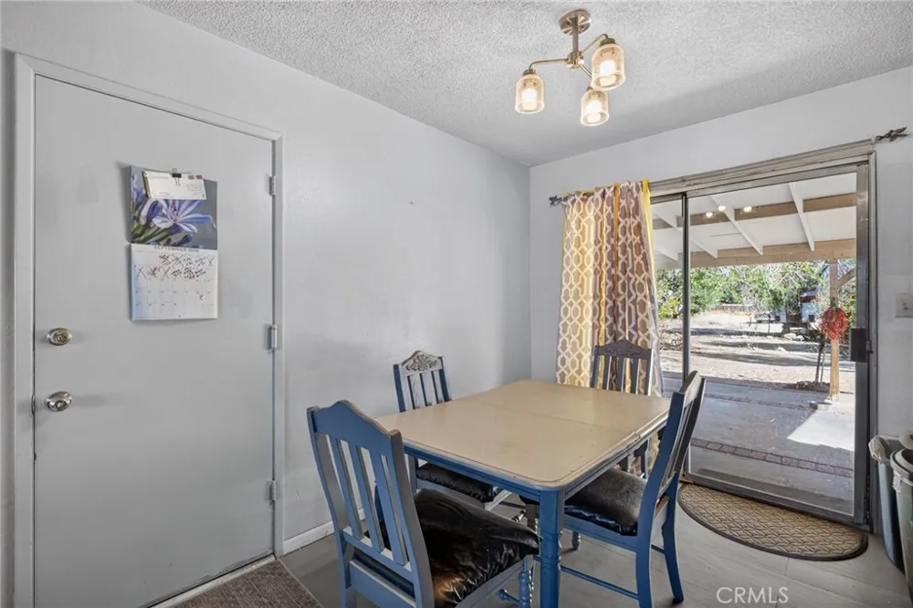 10821 E Avenue R14 Littlerock, CA 93543