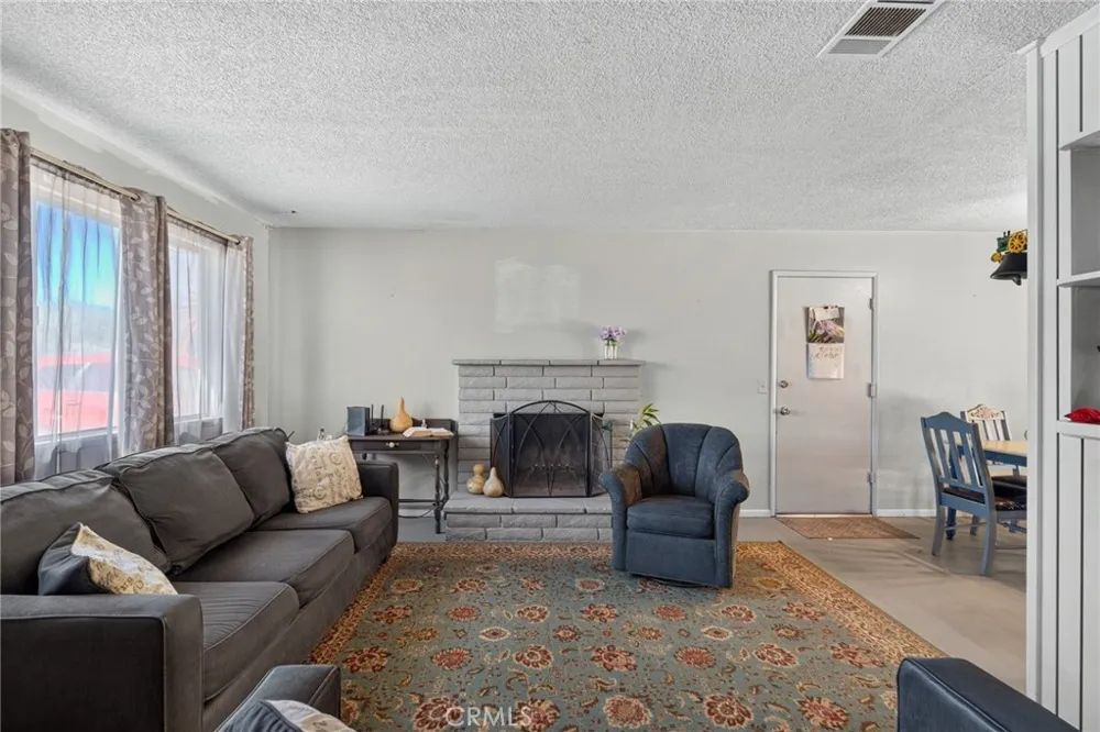 10821 E Avenue R14 Littlerock, CA 93543
