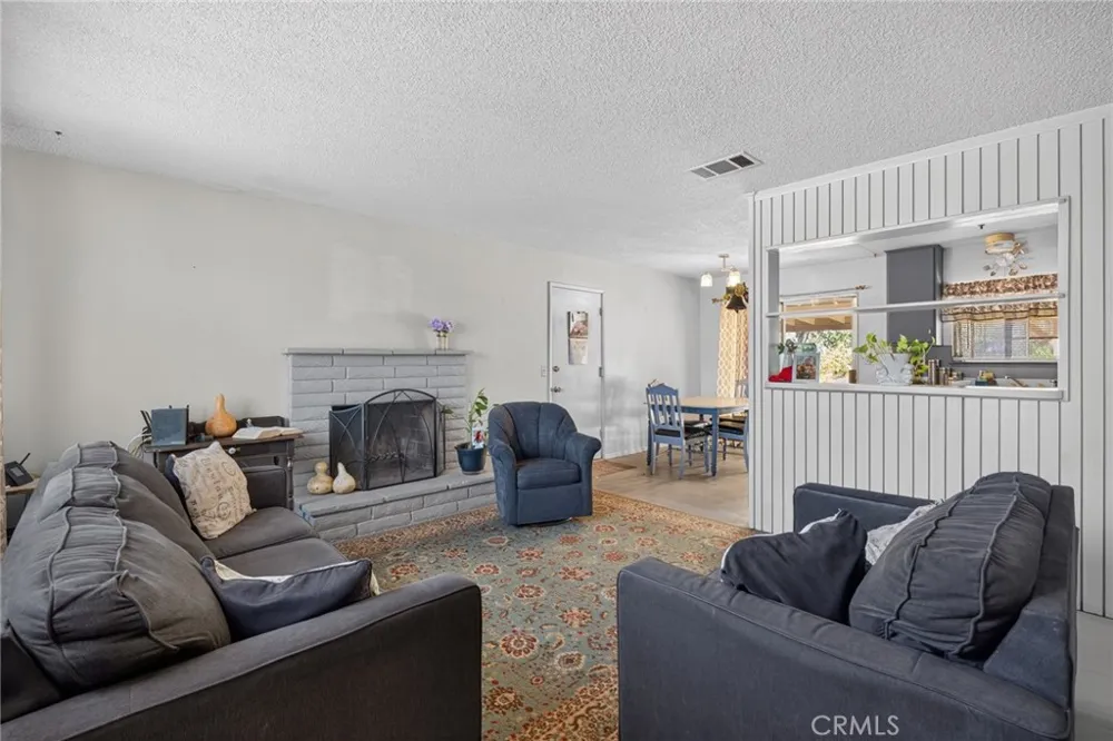 10821 E Avenue R14 Littlerock, CA 93543