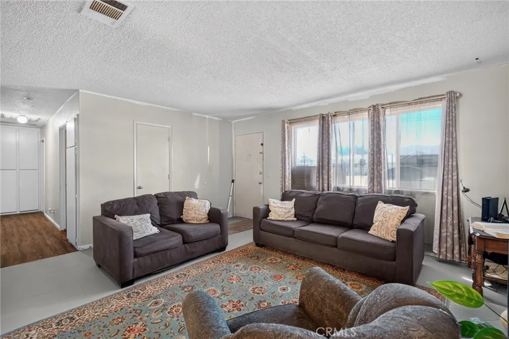 10821 E Avenue R14 Littlerock, CA 93543
