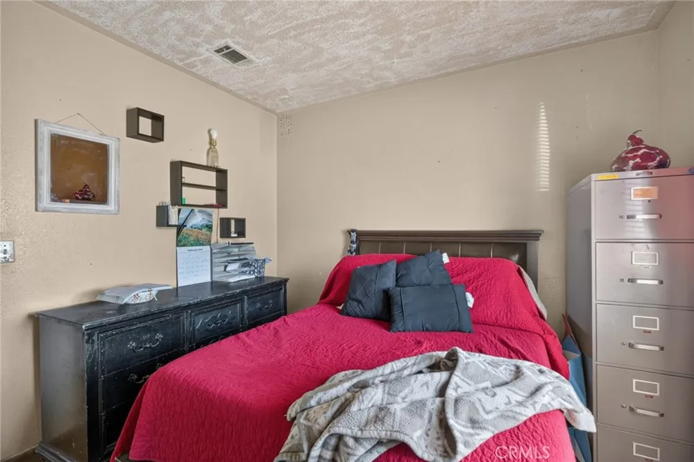 10821 E Avenue R14 Littlerock, CA 93543
