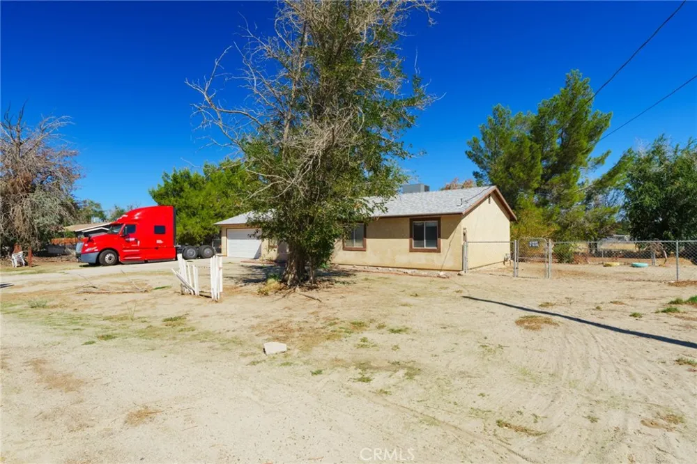 10821 E Avenue R14 Littlerock, CA 93543