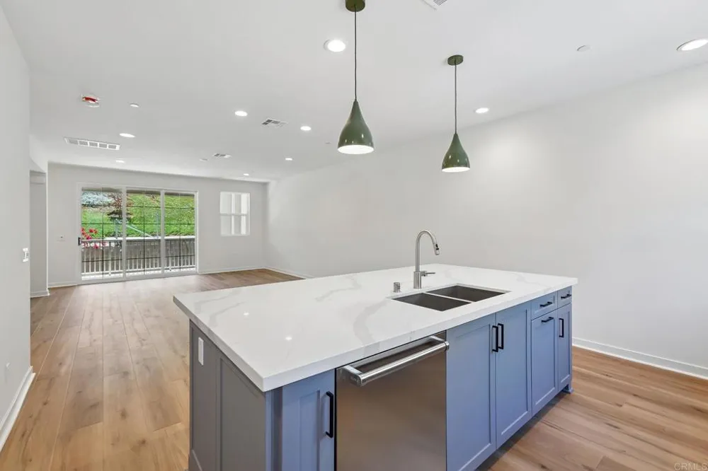 4949 Thistle Way Carlsbad, CA 92008