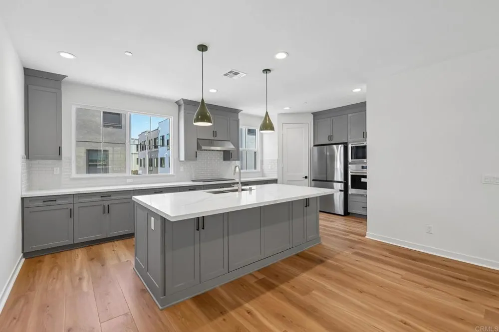 4949 Thistle Way Carlsbad, CA 92008