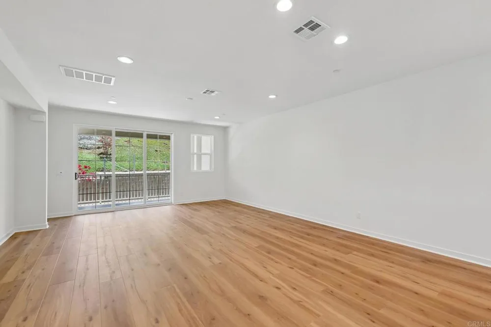 4949 Thistle Way Carlsbad, CA 92008