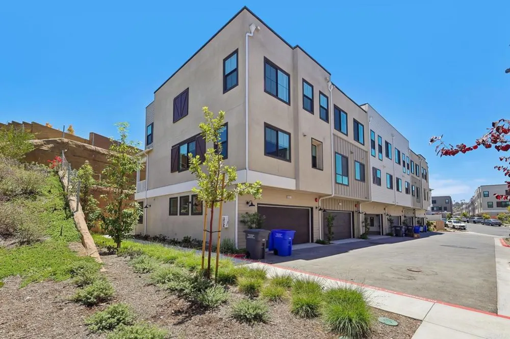 4949 Thistle Way Carlsbad, CA 92008