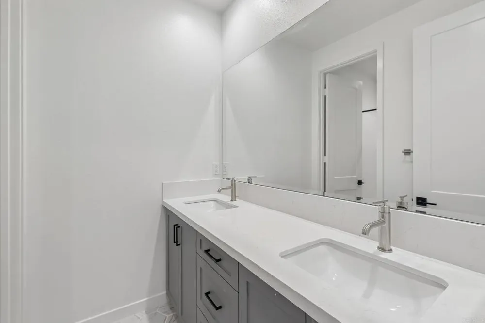 4949 Thistle Way Carlsbad, CA 92008