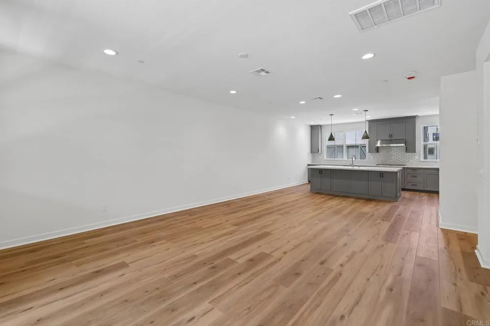 4949 Thistle Way Carlsbad, CA 92008