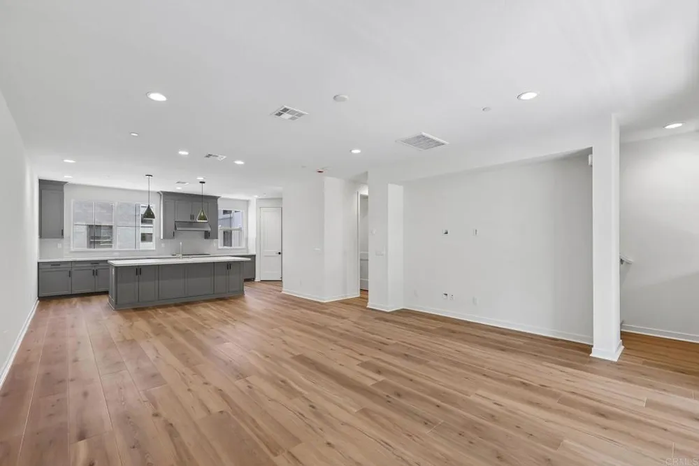4949 Thistle Way Carlsbad, CA 92008