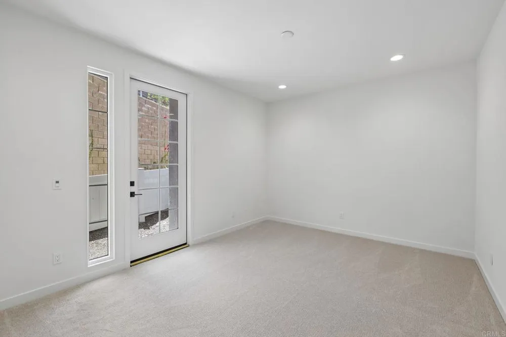 4949 Thistle Way Carlsbad, CA 92008