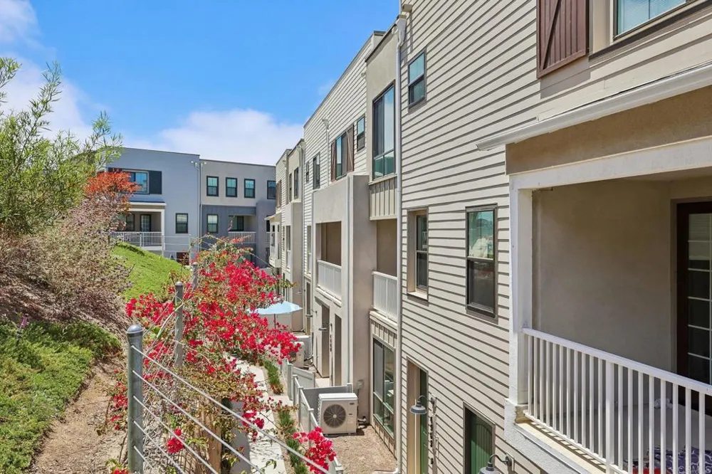 4949 Thistle Way Carlsbad, CA 92008
