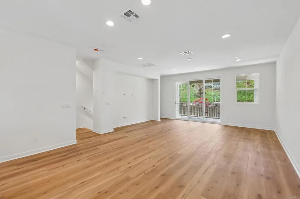 4949 Thistle Way Carlsbad, CA 92008
