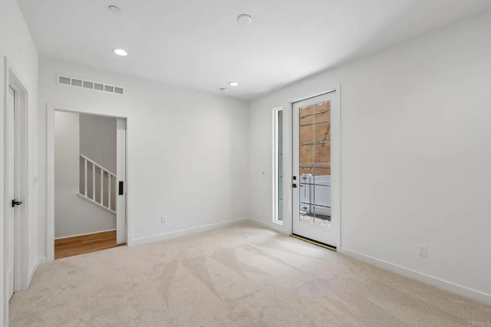 4949 Thistle Way Carlsbad, CA 92008