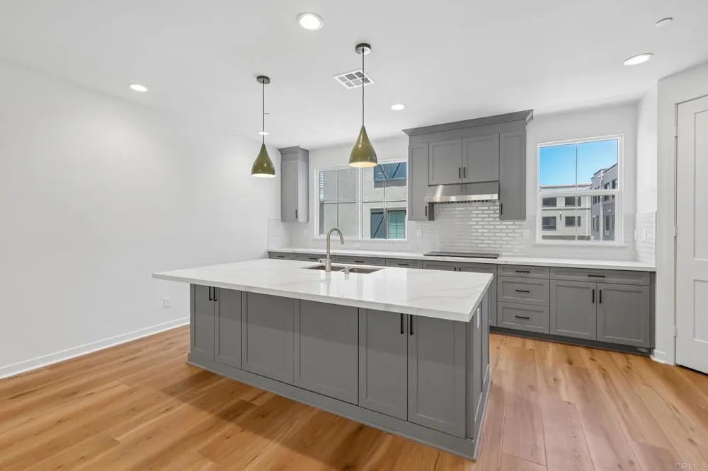 4949 Thistle Way Carlsbad, CA 92008