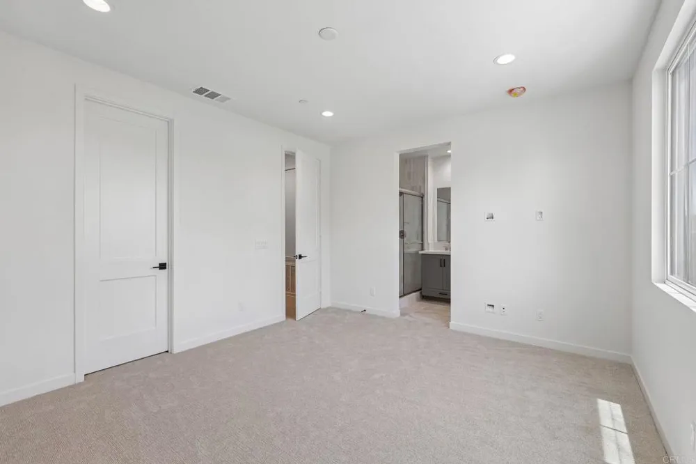 4949 Thistle Way Carlsbad, CA 92008