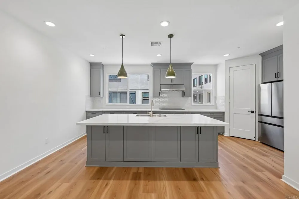 4949 Thistle Way Carlsbad, CA 92008