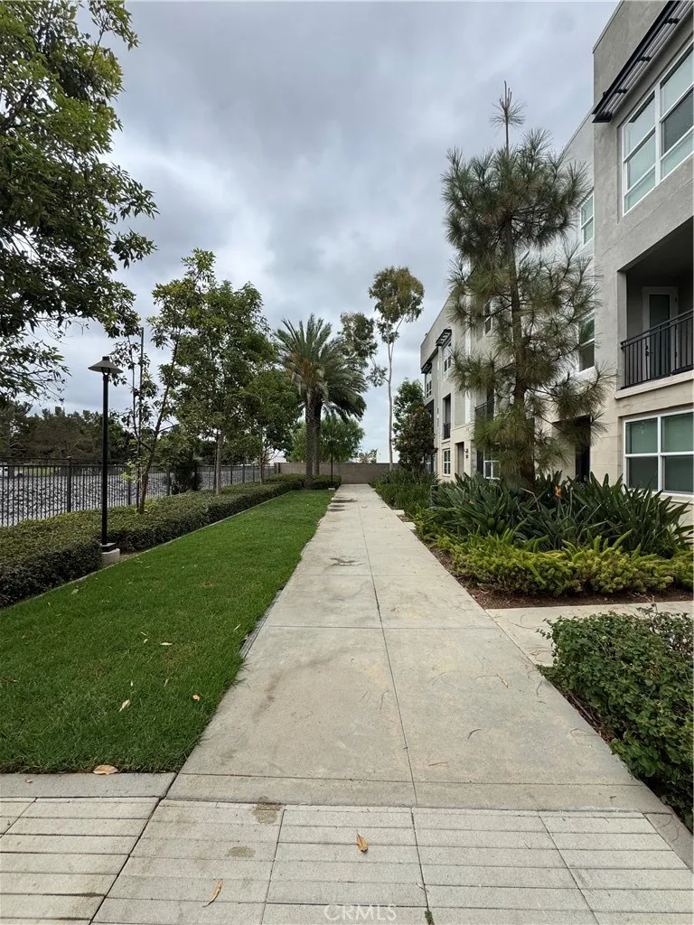2338 Synergy Irvine, CA 92614