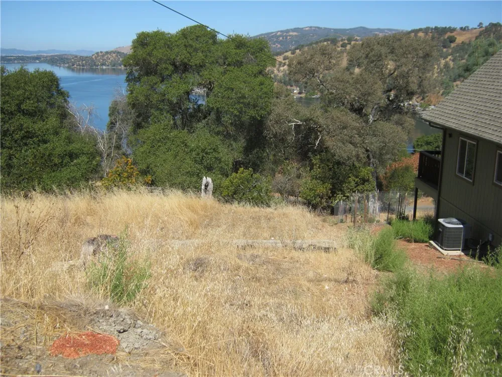 3015 Oak Crest Clearlake, CA 95422