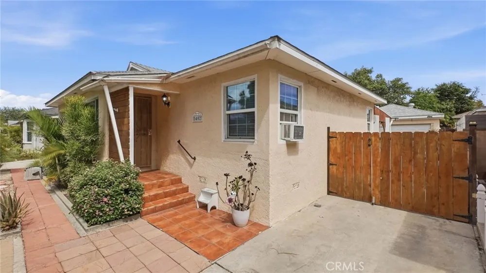 5402 Coldbrook Lakewood, CA 90713