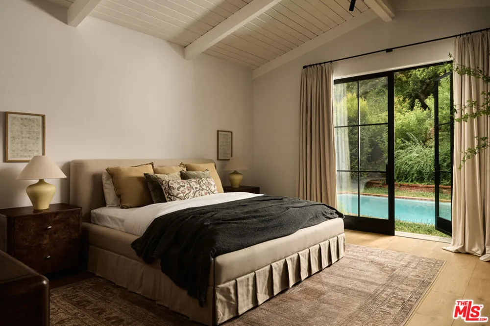 1229 Chantilly Road Los Angeles, CA 90077