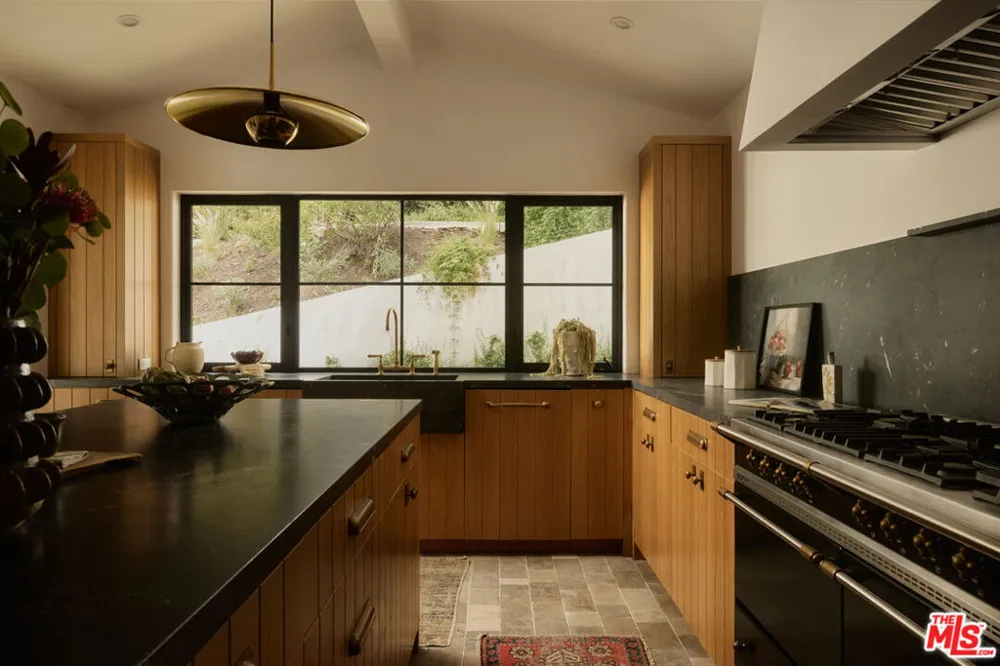 1229 Chantilly Road Los Angeles, CA 90077