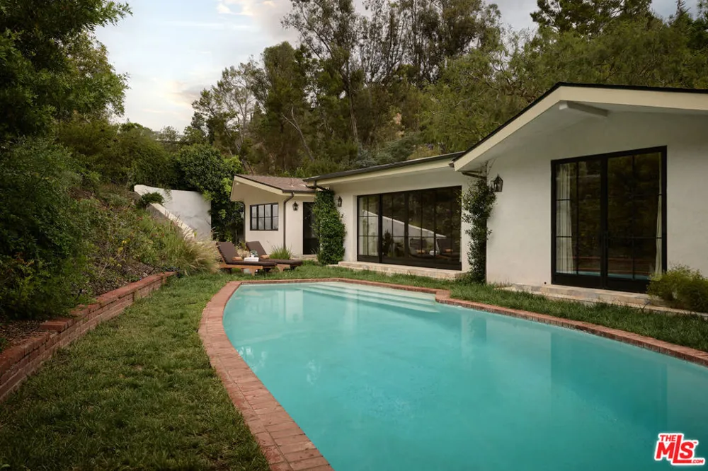 1229 Chantilly Road Los Angeles, CA 90077