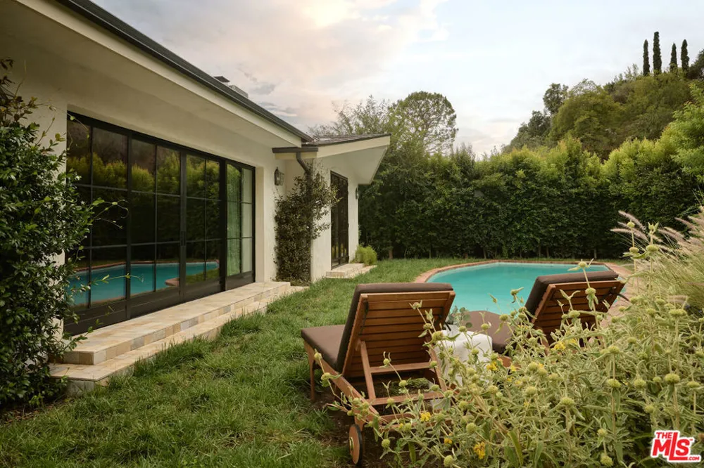 1229 Chantilly Road Los Angeles, CA 90077