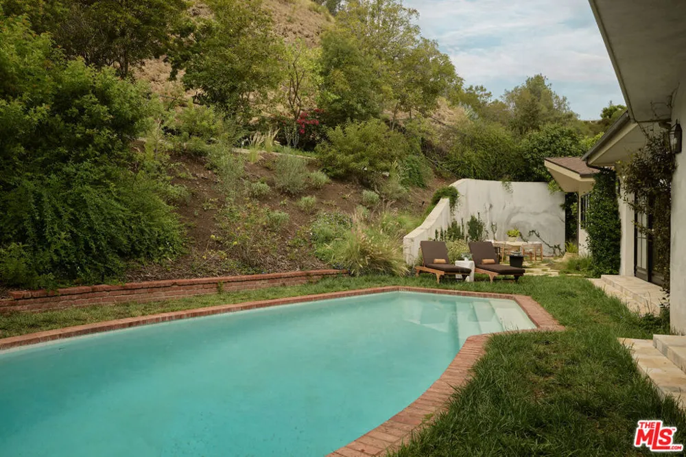 1229 Chantilly Road Los Angeles, CA 90077