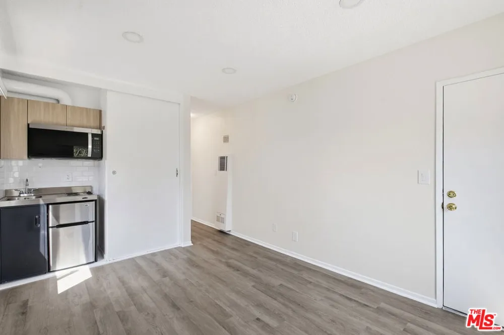 1333 Barry Avenue #8 Los Angeles, CA 90025
