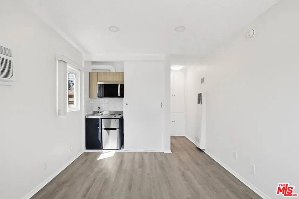 1333 Barry Avenue #8 Los Angeles, CA 90025