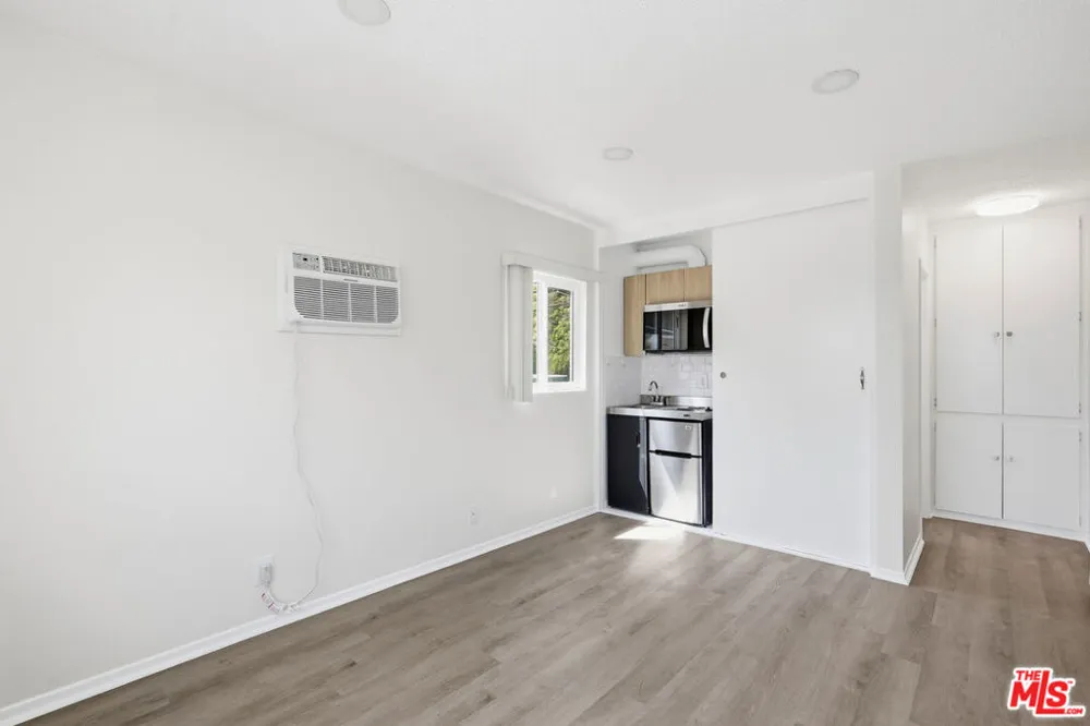 1333 Barry Avenue #8 Los Angeles, CA 90025