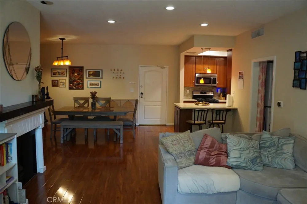 11225 Peach Grove Street #202 North Hollywood, CA 91601